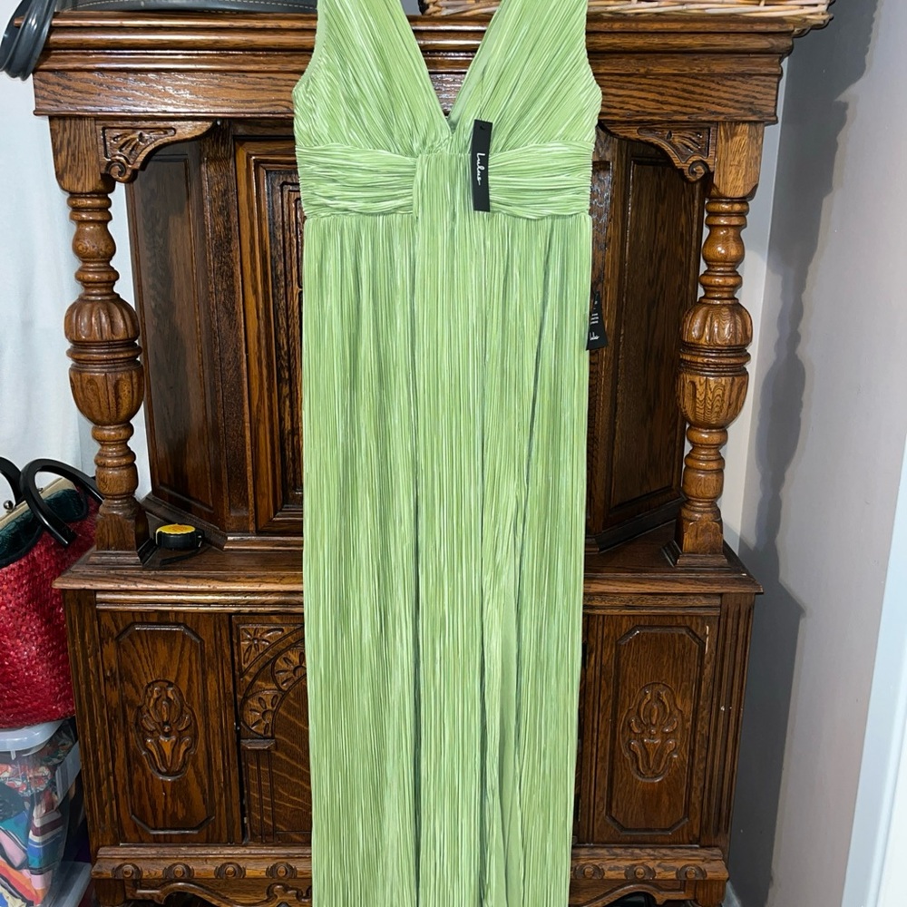 Lulu's Light Green Pleated V-Neck Maxi Dress crinkle side slit NEW!